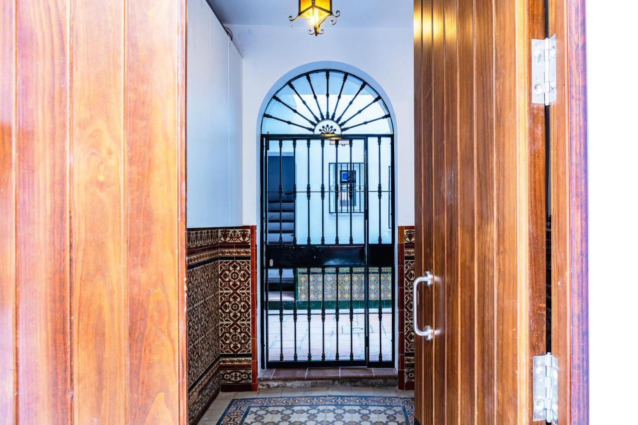 Aparbel Flota Apartment Sevilla Bagian luar foto