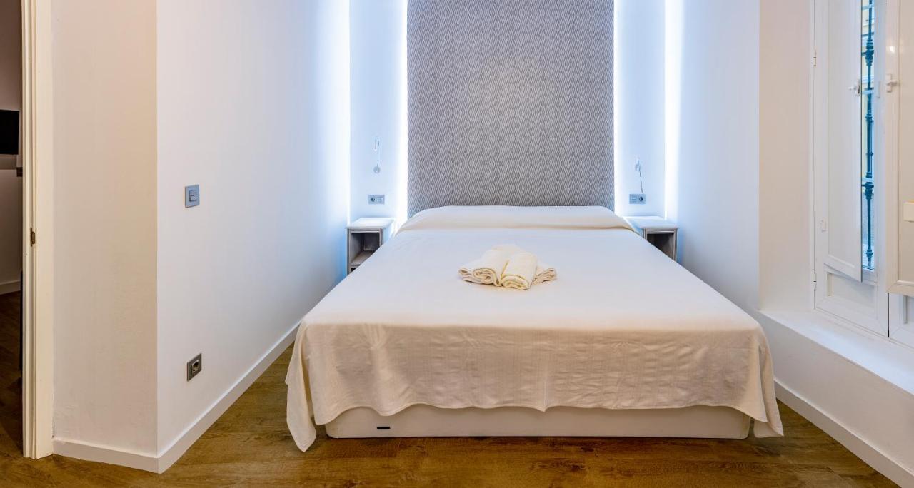 Aparbel Flota Apartment Sevilla Bagian luar foto
