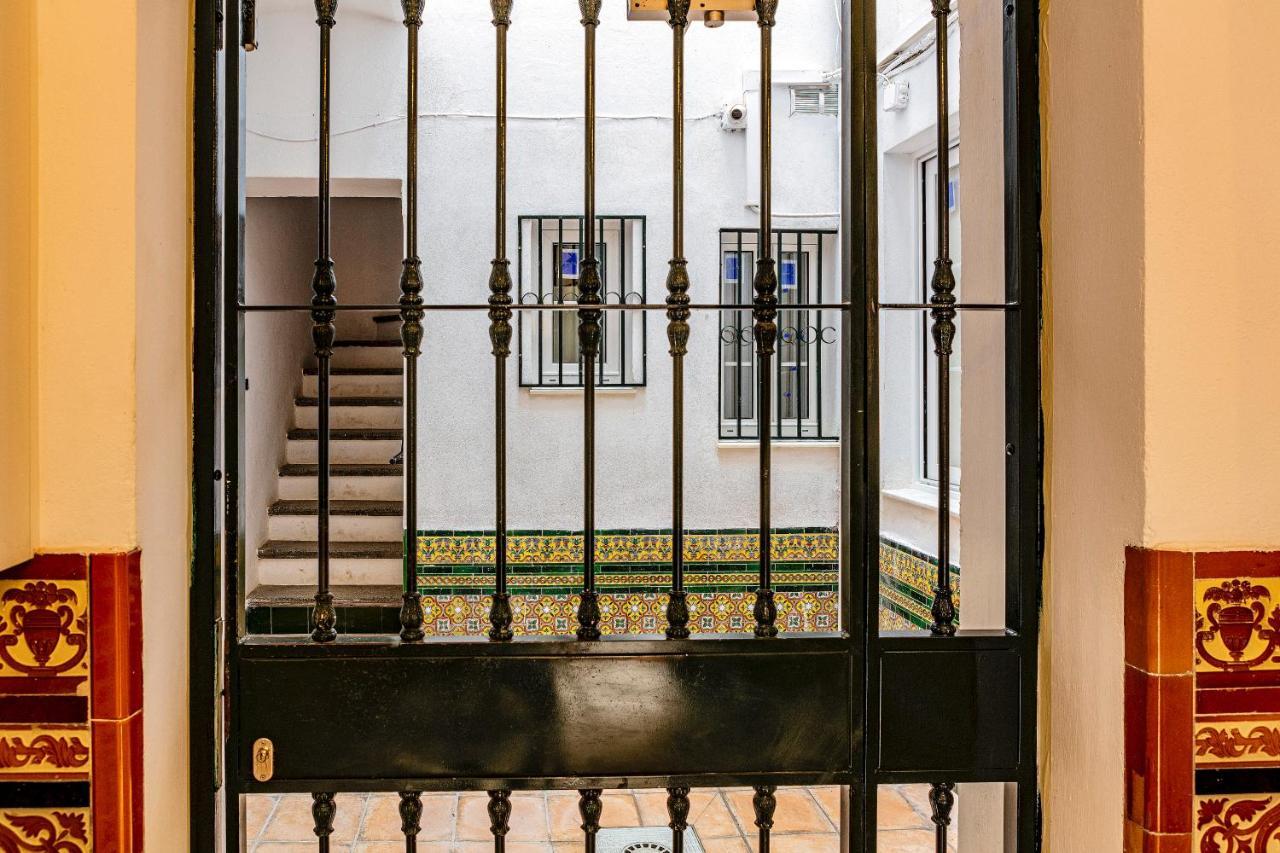 Aparbel Flota Apartment Sevilla Bagian luar foto
